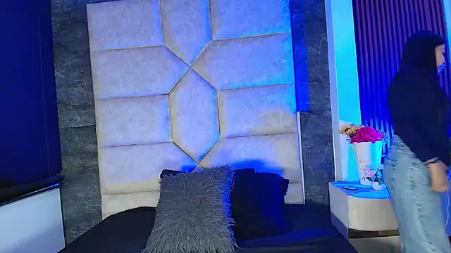 Ariia Monroee online show from May 2026 01:42:01 AM