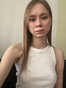 Snapshot of CarolinaMaison chatting on March 2026 05:08:02 AM CarolinaMaison online show from March 2026 05:08:02 AM