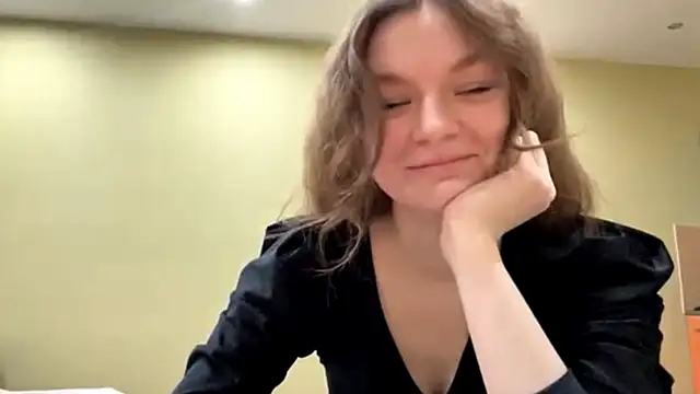 Snapshot of AliveCute chatting on March 2026 06:15:02 PM AliveCute online show from March 2026 06:15:02 PM