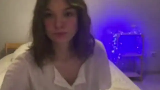 AliveCute online show from April 2026 06:57:01 PM