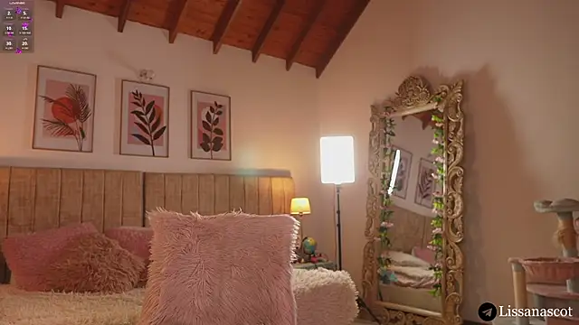 Lissanascott online show from April 2026 08:20:02 PM