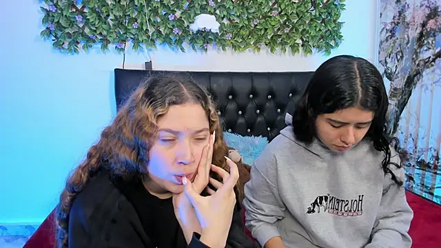 Snapshot of valeria_and_zoe chatting on April 2026 02:10:02 PM valeria and zoe online show from April 2026 02:10:02 PM