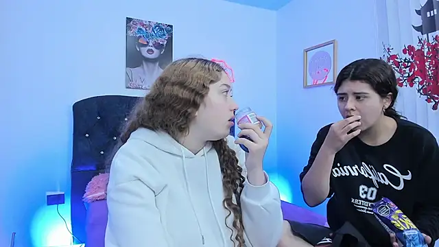 valeria and zoe online show from March 2026 02:33:02 PM