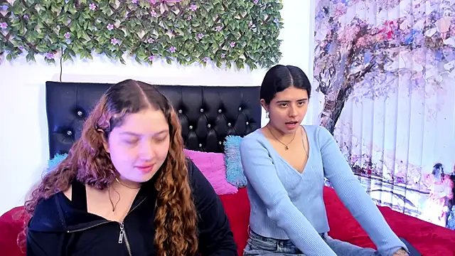 Snapshot of valeria_and_zoe chatting on May 2026 02:13:02 PM valeria and zoe online show from May 2026 02:13:02 PM