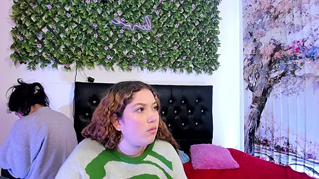Snapshot of valeria_and_zoe chatting on May 2026 03:42:01 PM valeria and zoe online show from May 2026 03:42:01 PM