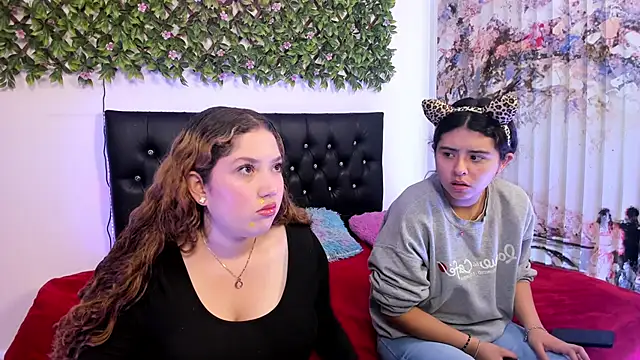 Snapshot of valeria_and_zoe chatting on May 2026 02:03:01 PM valeria and zoe online show from May 2026 02:03:01 PM