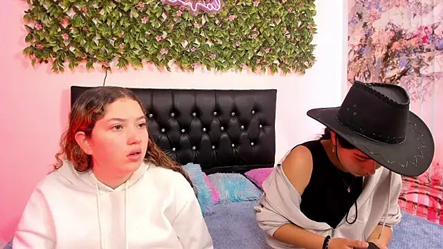 Snapshot of valeria_and_zoe chatting on May 2026 02:34:01 PM valeria and zoe online show from May 2026 02:34:01 PM