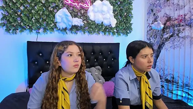 valeria and zoe online show from April 2026 03:27:02 PM