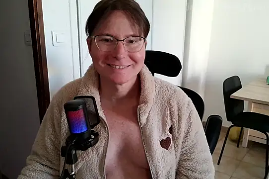 Snapshot of Jessica_hotTime chatting on April 2026 08:43:02 AM Jessica hotTime online show from April 2026 08:43:02 AM