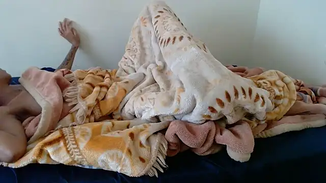Freakycandy02 online show from April 2026 08:05:02 AM