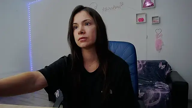 Snapshot of LauraLora3 chatting on July 2026 07:20:01 AM LauraLora3 online show from July 2026 07:20:01 AM