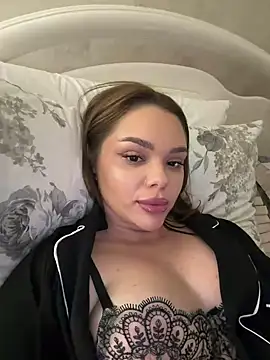 Kitty2490 online show from April 2026 08:01:02 PM