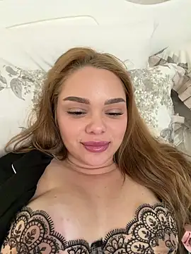 Kitty2490 online show from April 2026 04:35:01 PM