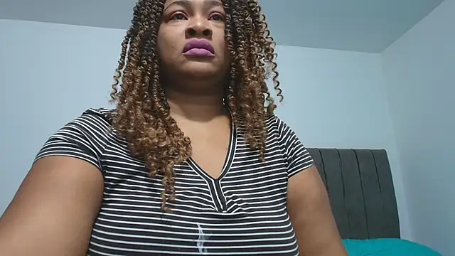 Snapshot of luxy_benet chatting on June 2026 10:49:02 AM luxy benet online show from June 2026 10:49:02 AM