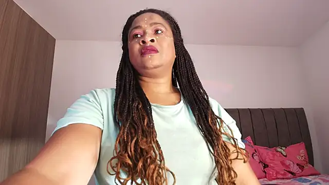 Snapshot of luxy_benet chatting on April 2026 10:11:01 AM luxy benet online show from April 2026 10:11:01 AM