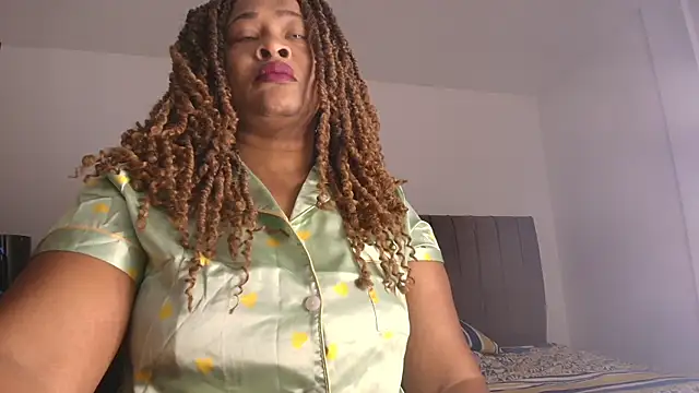 Snapshot of luxy_benet chatting on July 2026 12:27:01 PM luxy benet online show from July 2026 12:27:01 PM