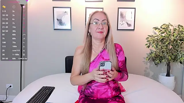 Victoria Firee online show from April 2026 07:18:01 PM