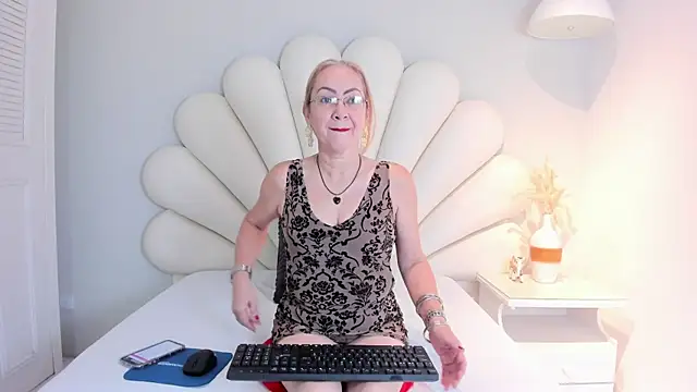 Victoria Firee online show from May 2026 12:33:02 PM