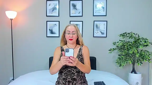 Victoria Firee online show from May 2026 07:24:02 PM