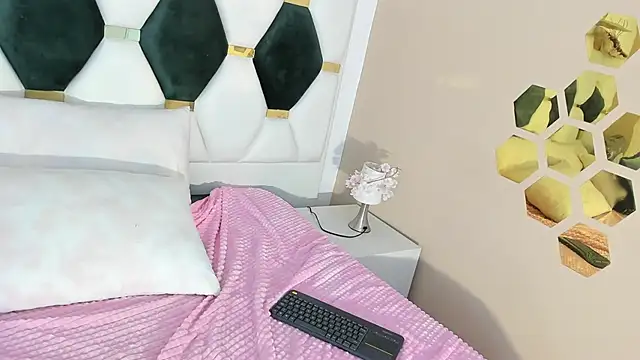 Angela Garciaa online show from May 2026 07:13:02 PM