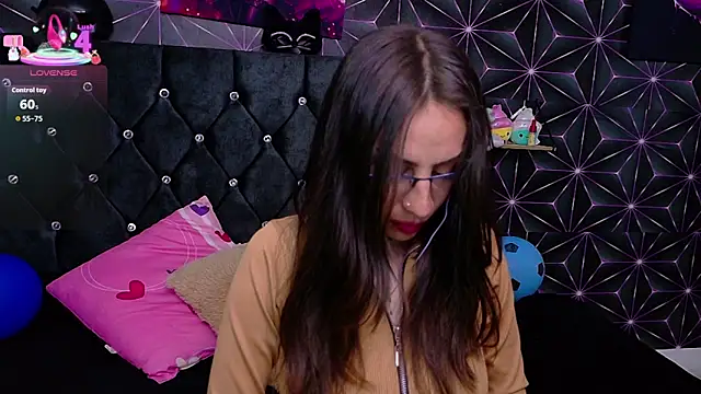 Snapshot of Miis_Beella chatting on June 2026 01:00:02 PM Miis Beella online show from June 2026 01:00:02 PM