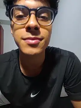 Snapshot of SweetMig chatting on March 2026 03:47:02 AM SweetMig online show from March 2026 03:47:02 AM