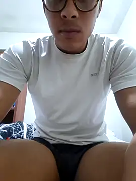 Snapshot of SweetMig chatting on February 2026 04:12:02 AM SweetMig online show from February 2026 04:12:02 AM