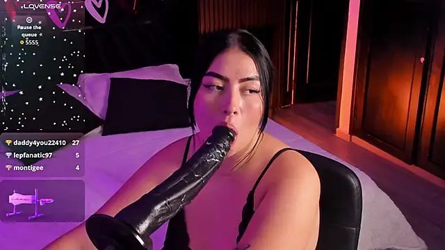 Emberrvelvet online show from March 2026 05:53:02 PM