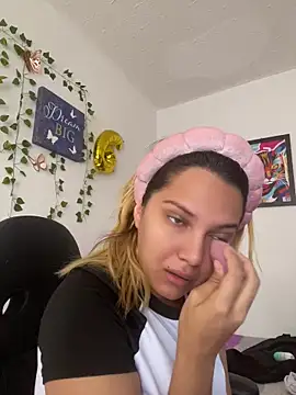 aurora bela online show from April 2026 01:49:01 PM