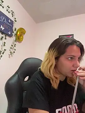 aurora bela online show from April 2026 09:02:01 AM