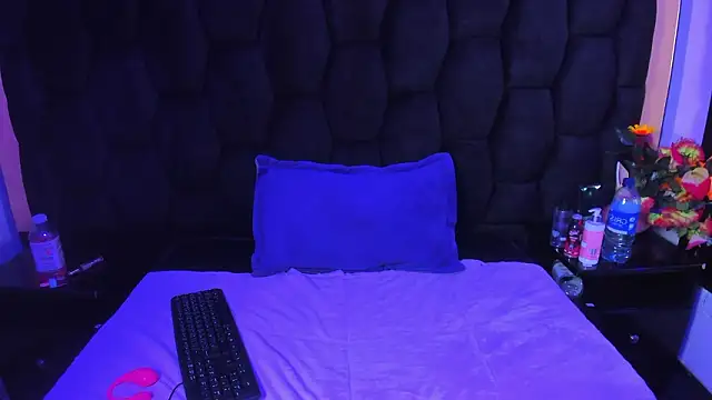 VeronicaCream  online show from April 2026 04:36:02 AM