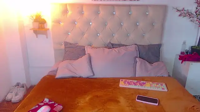 Rommen N Zoe online show from May 2026 10:18:01 PM