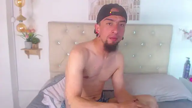 Rommen N Zoe online show from April 2026 02:27:02 AM