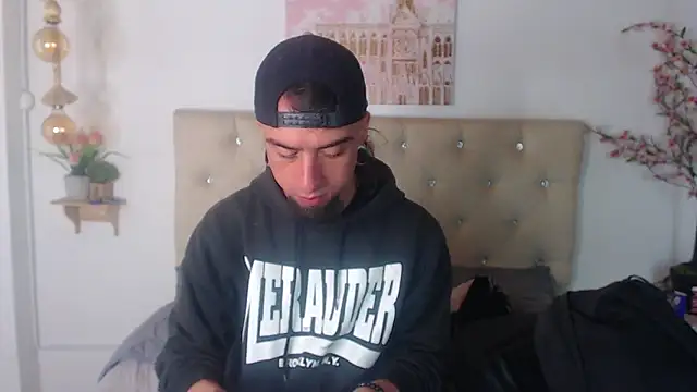 Rommen N Zoe online show from April 2026 01:20:02 AM