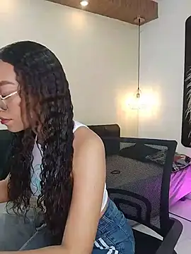 Snapshot of ritzabeth_daniel chatting on June 2026 02:40:01 AM ritzabeth daniel online show from June 2026 02:40:01 AM