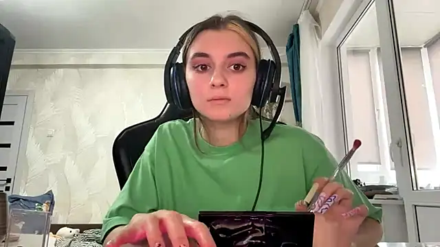 Snapshot of PluralPalaver chatting on February 2026 07:08:02 AM PluralPalaver online show from February 2026 07:08:02 AM