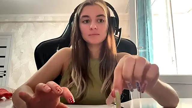 Snapshot of PluralPalaver chatting on February 2026 06:13:01 AM PluralPalaver online show from February 2026 06:13:01 AM