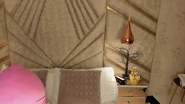 EmeelyMuller online show from April 2026 06:10:01 AM