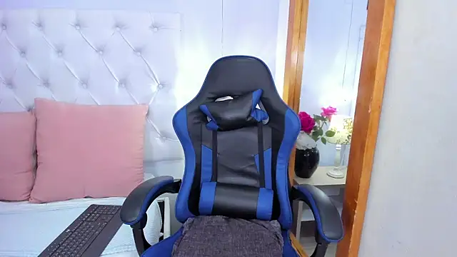 violetaluxx online show from March 2026 04:38:01 PM