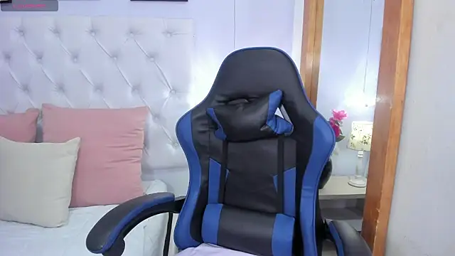 violetaluxx online show from April 2026 04:25:02 PM