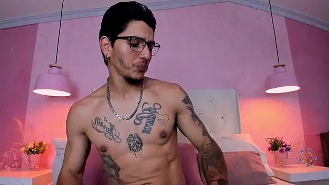 Snapshot of DanteLuxx chatting on February 2026 03:51:01 AM DanteLuxx online show from February 2026 03:51:01 AM