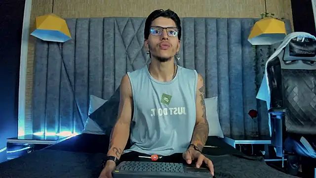 Snapshot of DanteLuxx chatting on March 2026 11:16:02 PM DanteLuxx online show from March 2026 11:16:02 PM