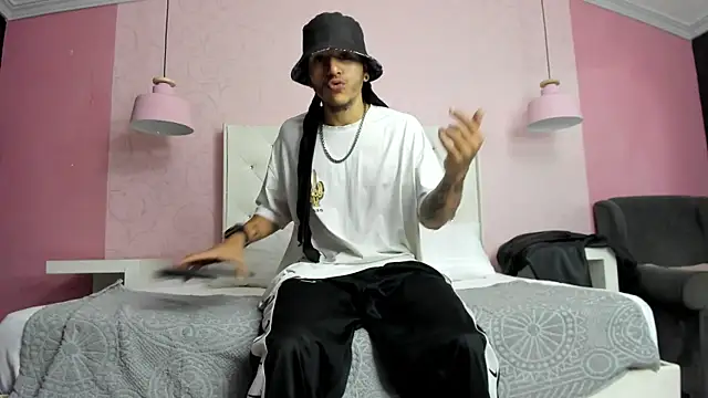 DanteLuxx online show from April 2026 08:07:01 PM