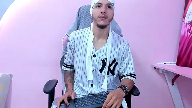 DanteLuxx online show from April 2026 06:10:01 AM