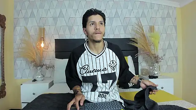 DanteLuxx online show from March 2026 03:57:01 AM