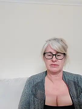 FlirtyFleur-x online show from April 2026 02:46:02 PM