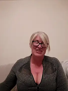 FlirtyFleur-x online show from April 2026 09:10:02 PM