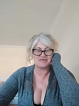 FlirtyFleur-x online show from April 2026 07:04:01 AM