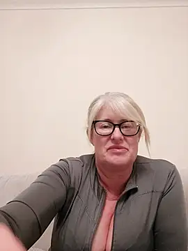 FlirtyFleur-x online show from April 2026 07:53:02 PM