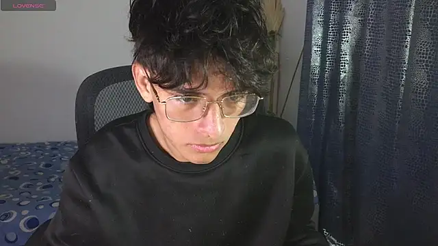 Snapshot of noah_millerx chatting on May 2026 04:32:02 AM noah millerx online show from May 2026 04:32:02 AM